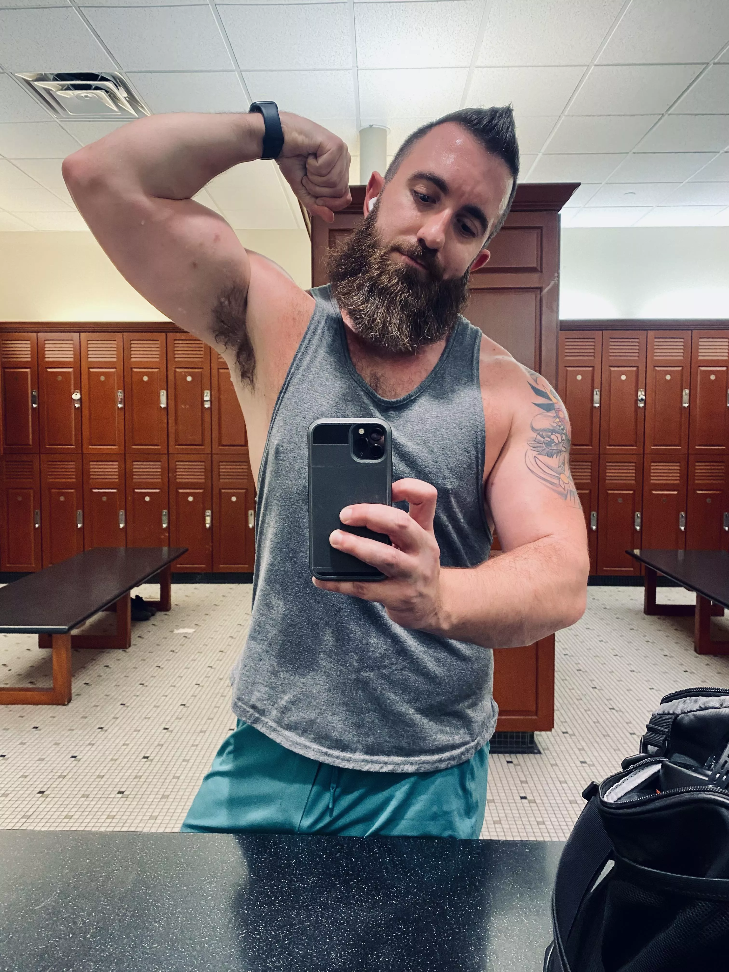 2 hour arm workout. Worked up some sweat 😜