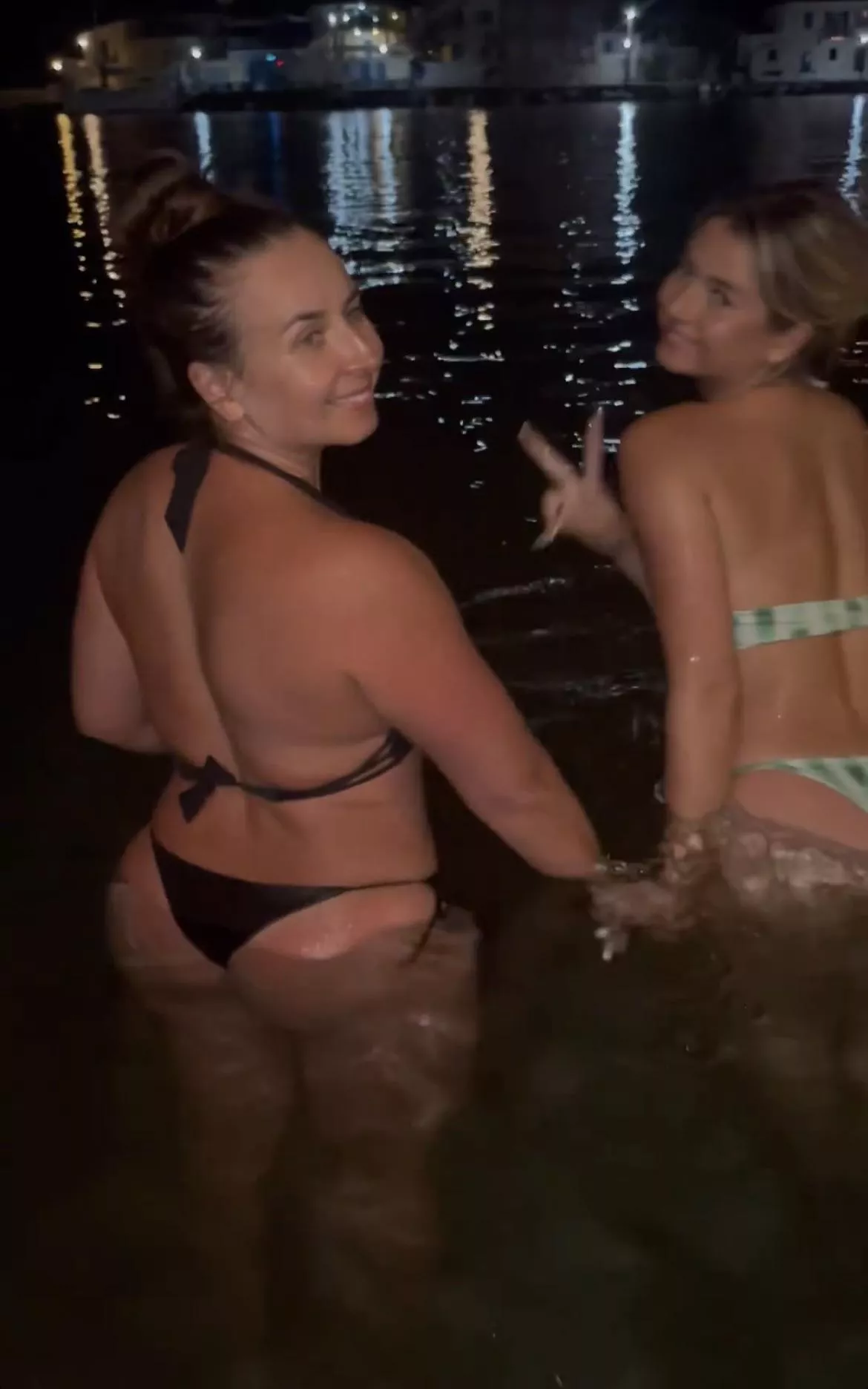 [2] Mom Daughter bikini duo