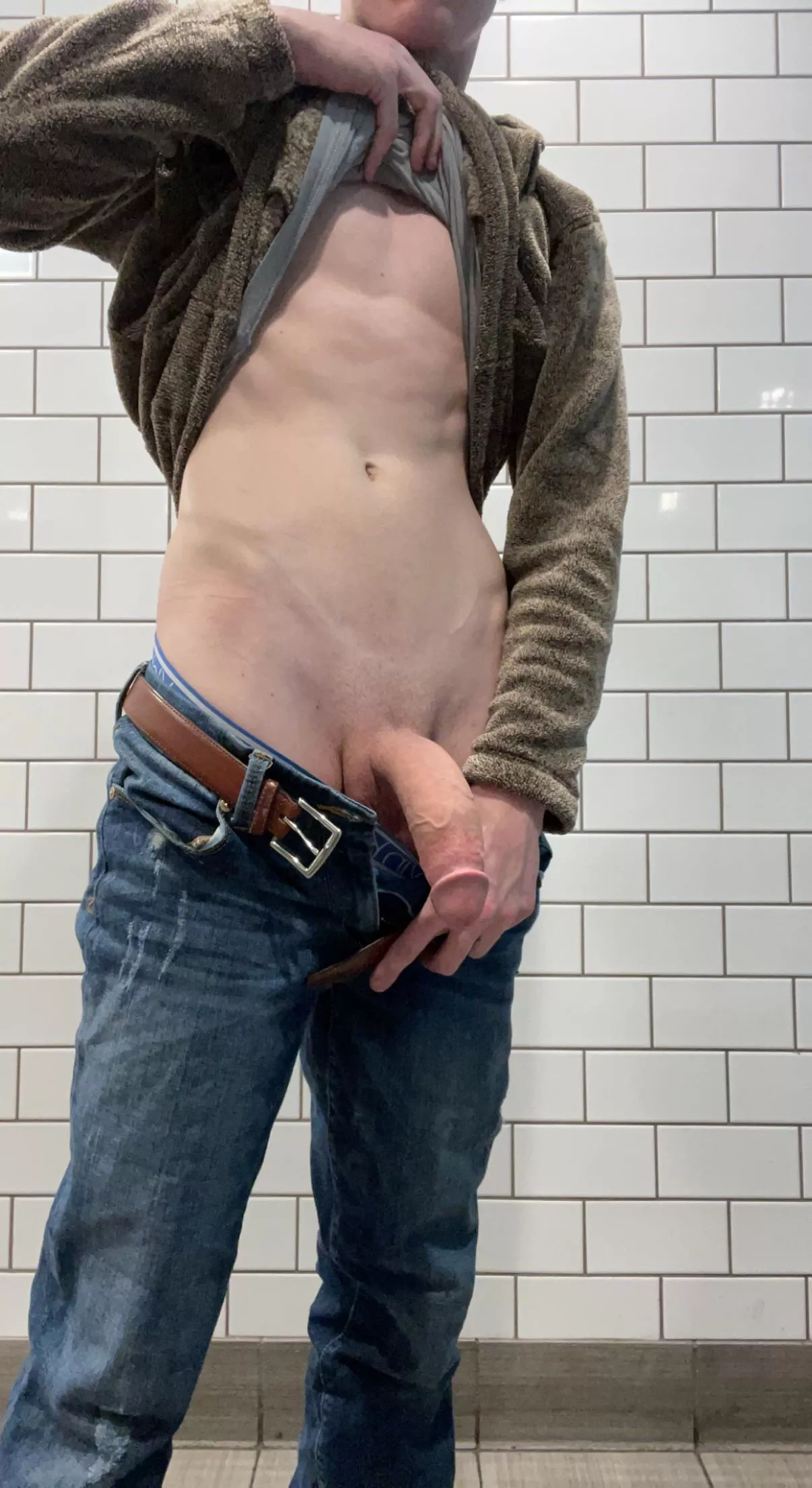 20, Bored asf at work.