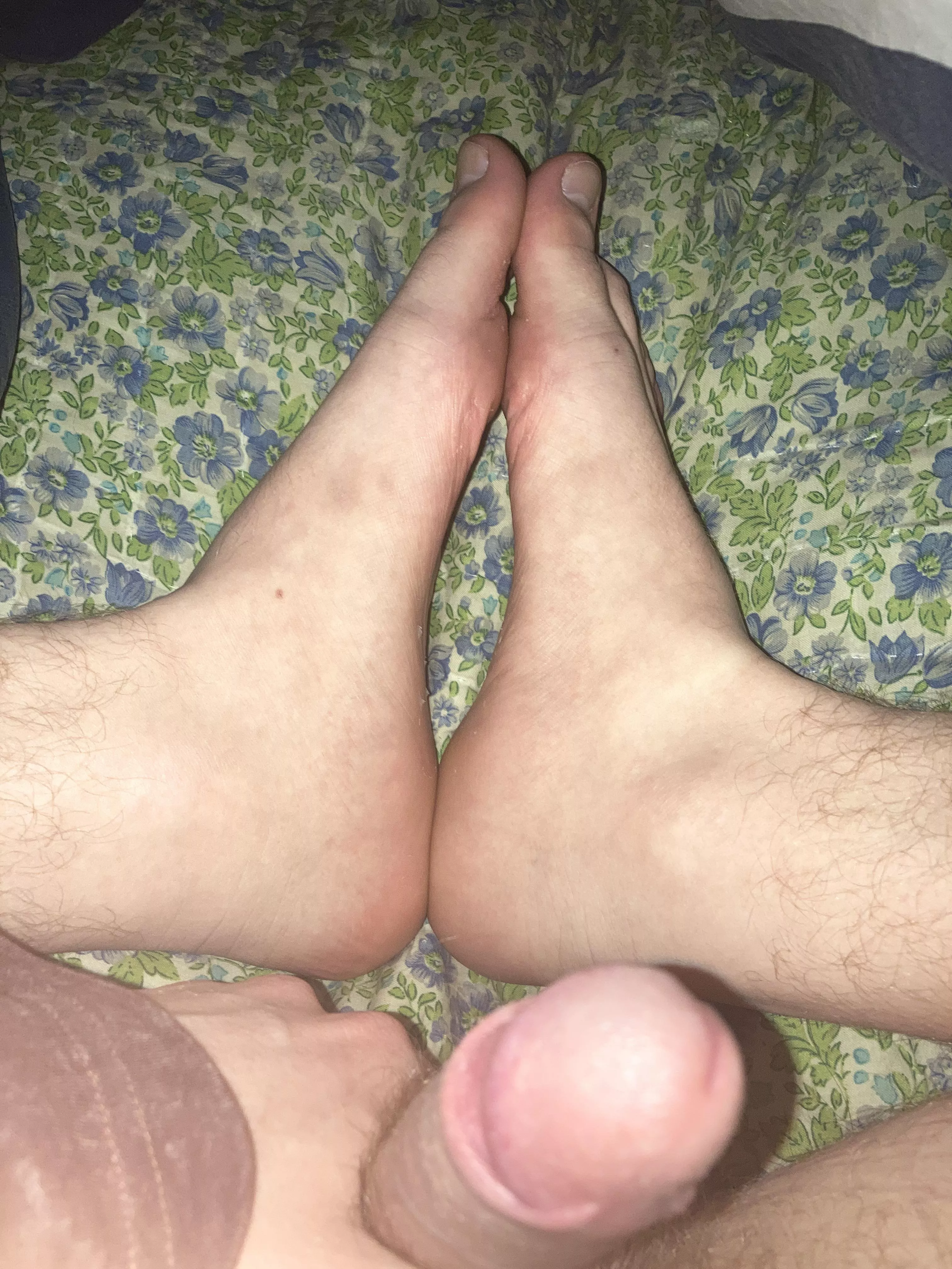 [20] decided to step out of my comfort zone and found out I love showing off my feet, my dms are always open