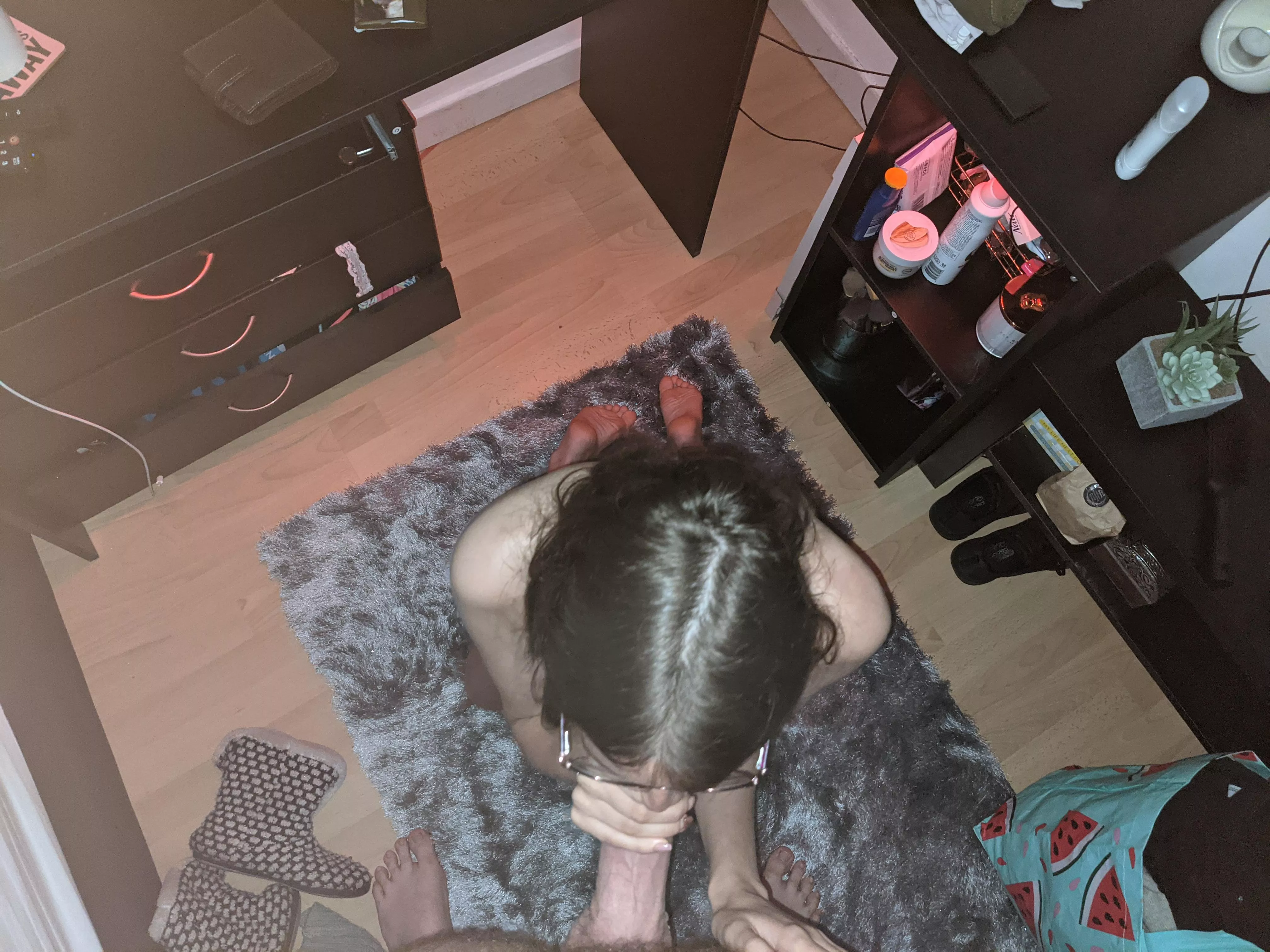 20 F. Missing my boyfriend's dick to suck on 😩 anyone want to take his place? 😍