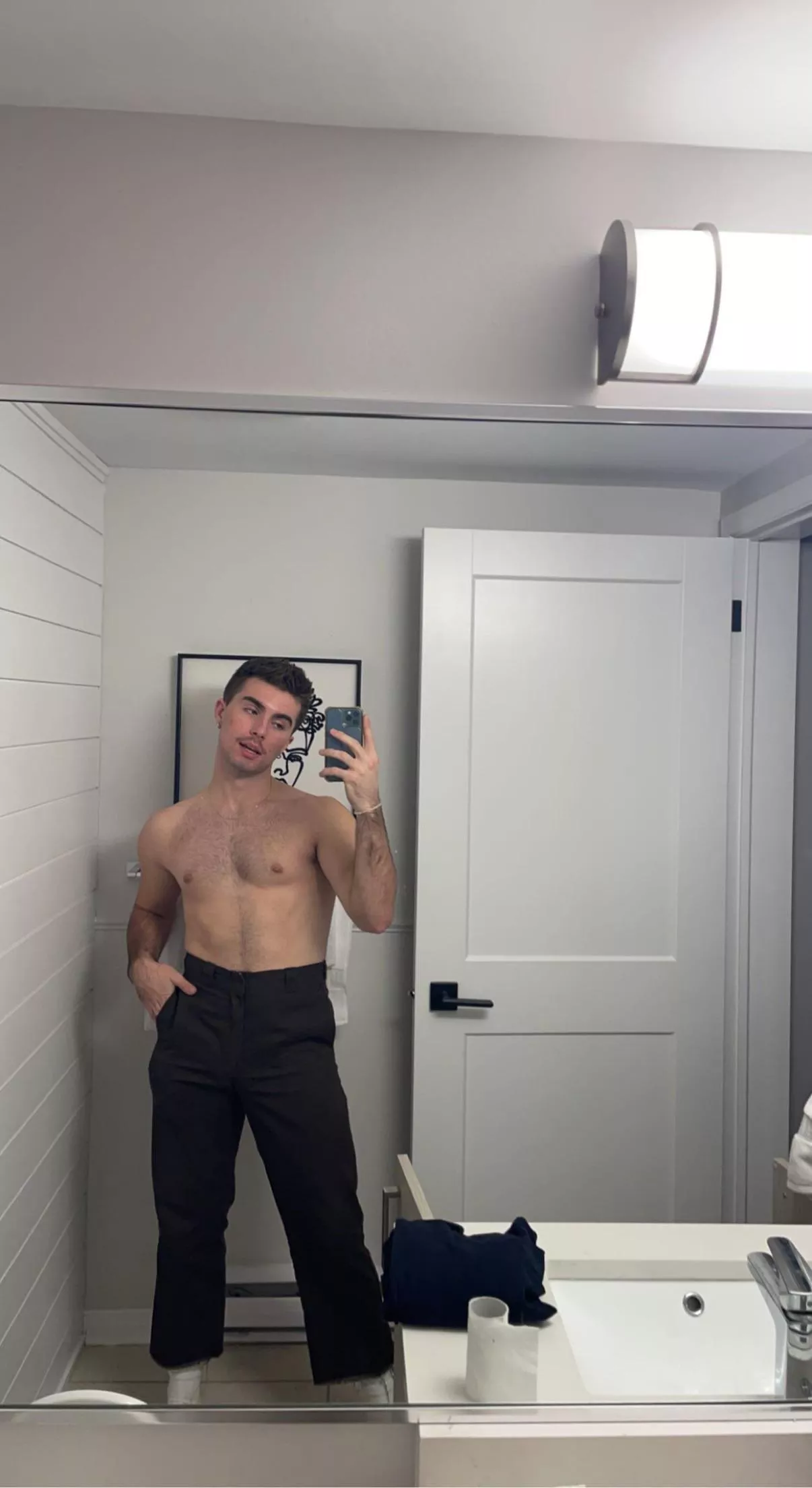 (20🇨🇦) Giving you… 70’s realness🤩 It’s the high waist pant for me😌 (20🇨🇦) Giving you… 70’s realness🤩 It’s the high waist pant for me😌