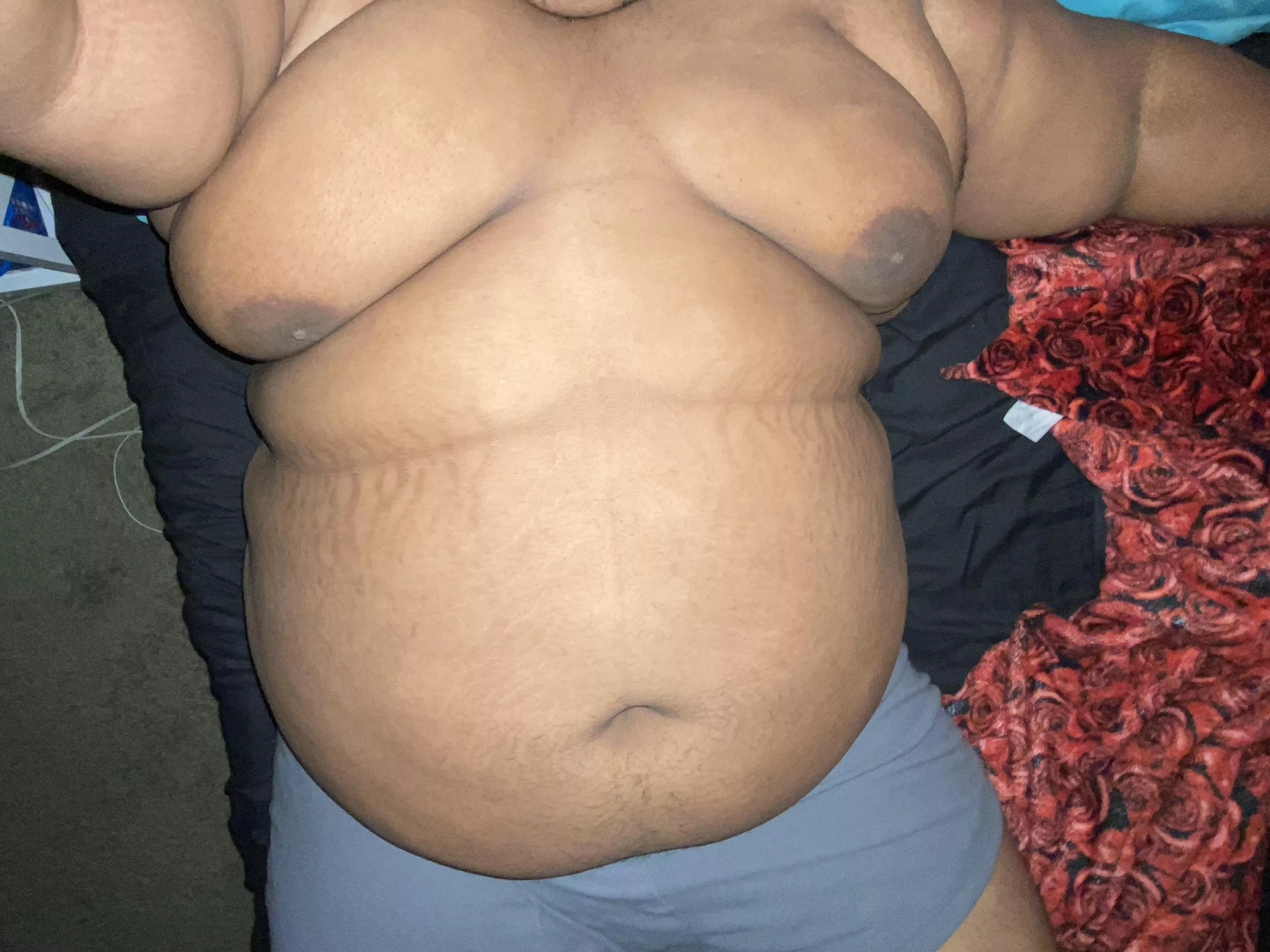 [20] who would come cuddle with me? 🥺I’ll make sure to keep you warm😉