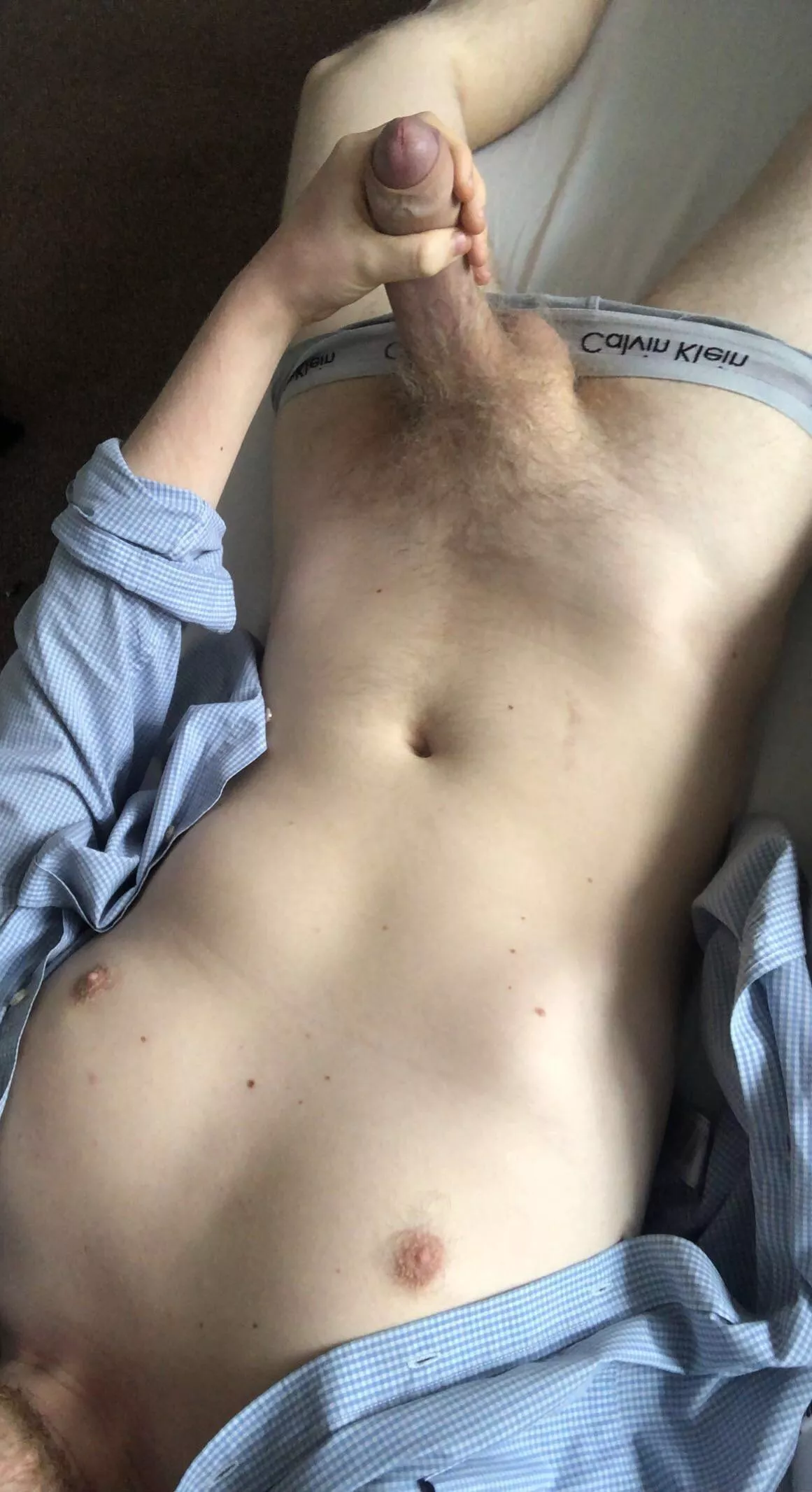 20 year old alpha who wants to show off his long cock. Let’s play a game. For every inch shorter than me you are, you owe daddy £10🤑💪 F**tax Friday!