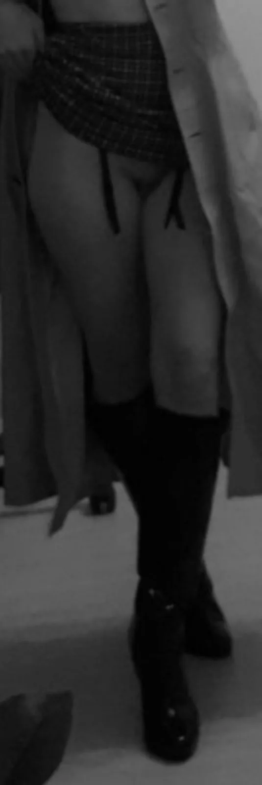 20 year old w decided to come Here and Listen to all the nasty Things you would do to my petite Body and tight holes whilst my Boyfriend is tied and Not allowed to Touch himself😈😈😈