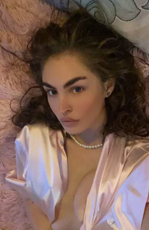 20 y.o. bored and naughty Russian girl ππ·πΊ Iβm here to play some dirty games w u, while u at work π©π¦ I got a lot of fetishes that Iβm about to tell u tonight, daddy. Link ππΌ