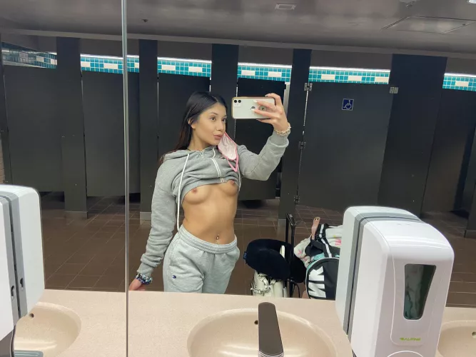 20 yo💕 with a tight pussy, nice ass and little tits 😈