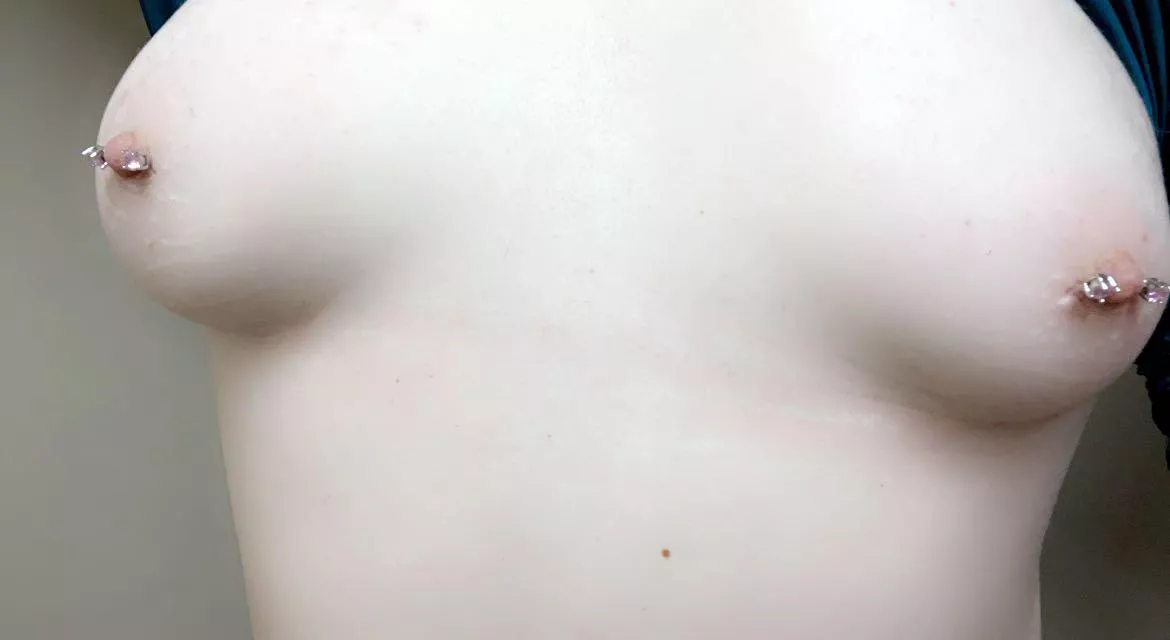 20F please be nice, i know they are tiny 🥺 20F please be nice, i know they are tiny 🥺