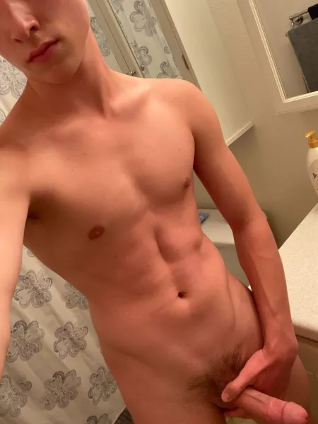 (20M) Bored on a Friday, send me a chat if you wanna talk ;)