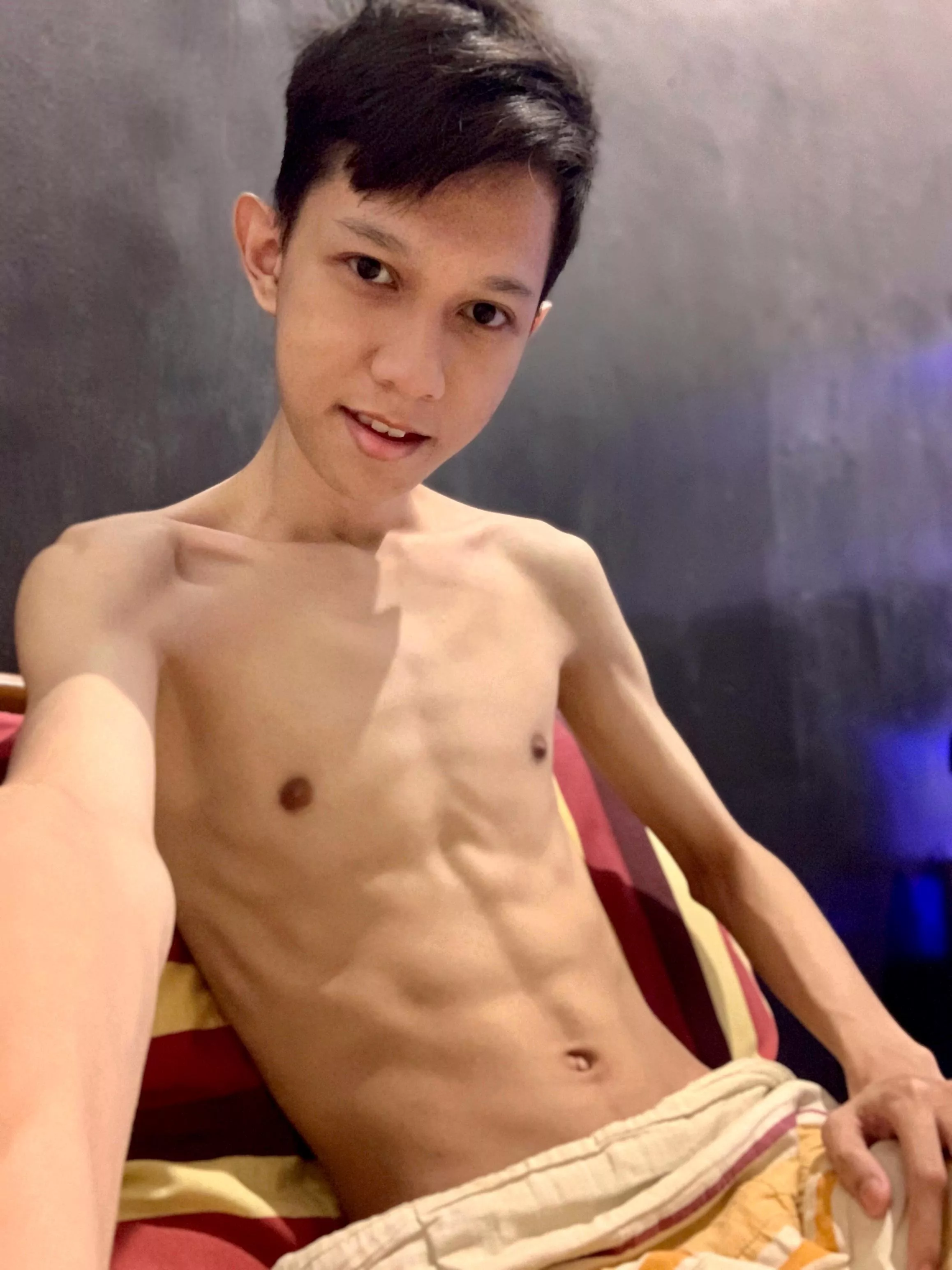 20yo little twink wishing you a good night 💤