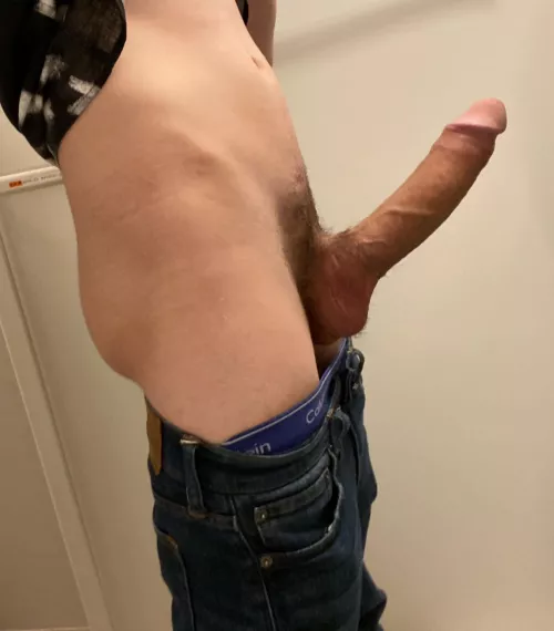 20yr hung and hard. Girls pm