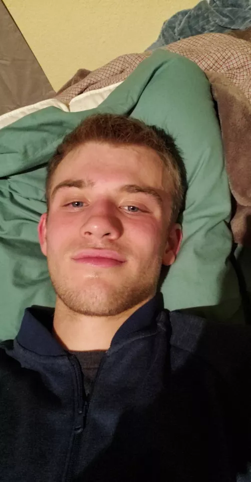 [21] Before you ask why I'm sweaty, it's bc I ran😆