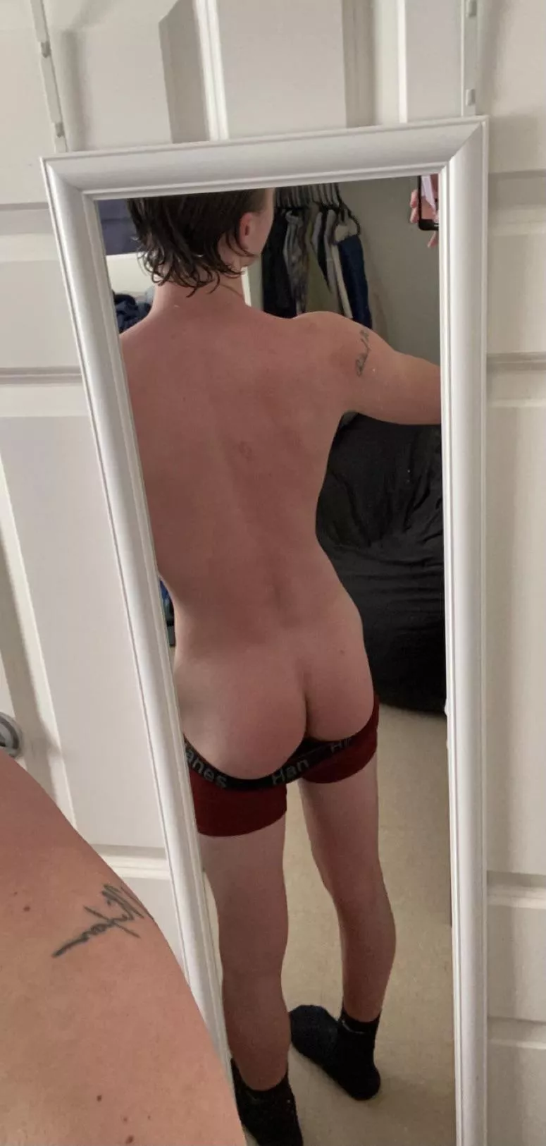 (21) College twink booty