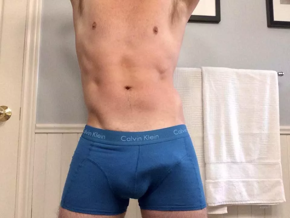 21. Dm if you want to see my big dick.