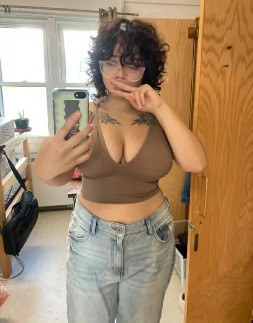 21 m cuck. I bet no one can make me jerk off to any other pictures of your girls instead of my girlfriend. If I do ill send more pictures of my gf and if I cum then you can expose