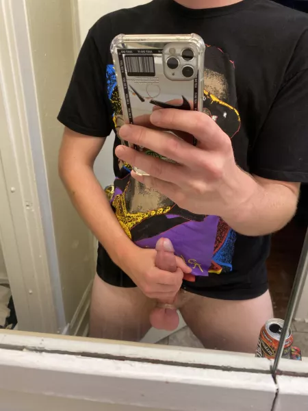 21 need someone too suck on em 🤤