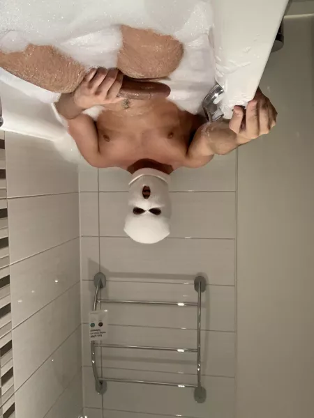 21 so hot getting cummed on in the bath, thought Iād take a quick pic before š