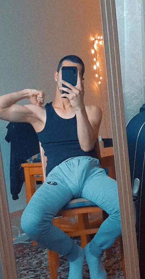 21 y.o. here, looking for a hot buddy to trade snaps with. you can find me on snap: xbobbyx21 🤪