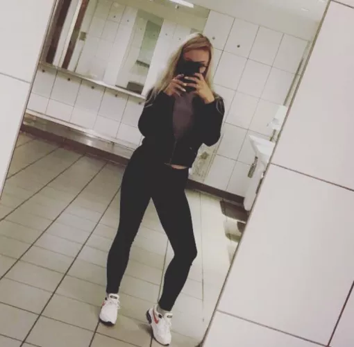 22 F [Domme]. Wouldn’t you love to be humiliated and worship me? User is cryptogoddess19