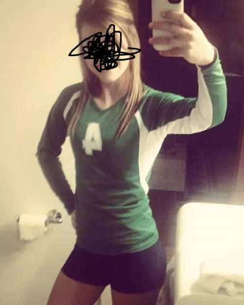 22 [F4M] Good girl Feminist-type wanting to be cummed on by an anti-feminist degrading man. (I have unblurred pics lol)