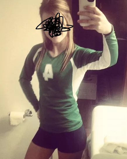 22 [F4M] Good girl Feminist-type wanting to be cummed on by an anti-feminist degrading man. (I have unblurred pics lol)