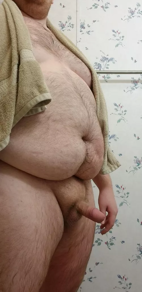 22 first time posting. felt like showing off fresh out of the shower for the new year hope ya like it. DMs are always open.