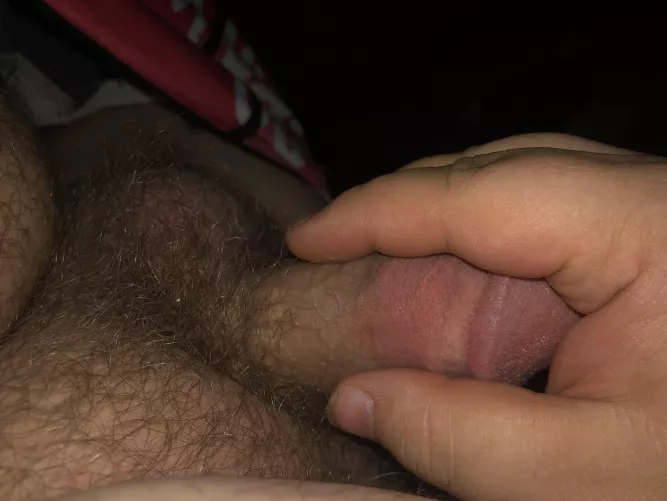[22] Jakemill229 happy new year, I have a little peepee add me on kik to see it😏 hope to see your big boy peepee ツ