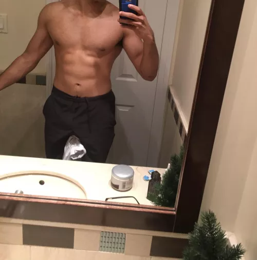 22 [m], straight, hung (see profile), and looking for a sexy lady who can handle me😏 pm if you’re interested:)