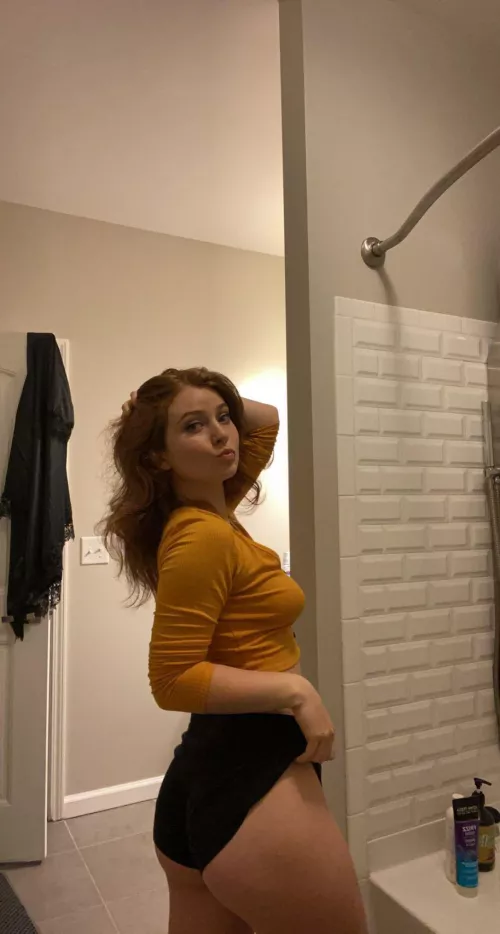 22 year old natural Redhead😍 sub to my onlyfans I promise you won’t be disappointed☺️ link in comments