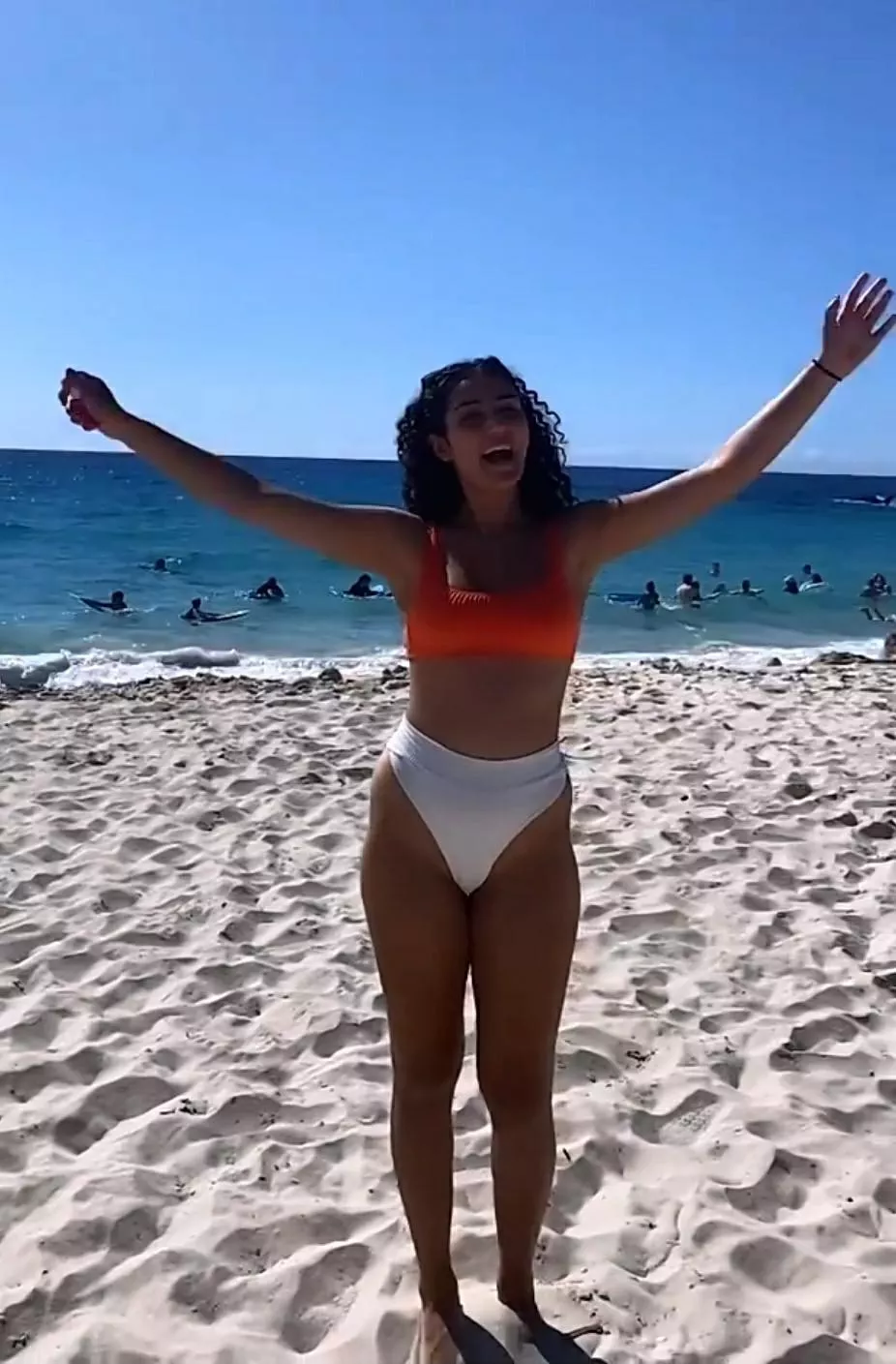 22F I miss the warm weather and the beach