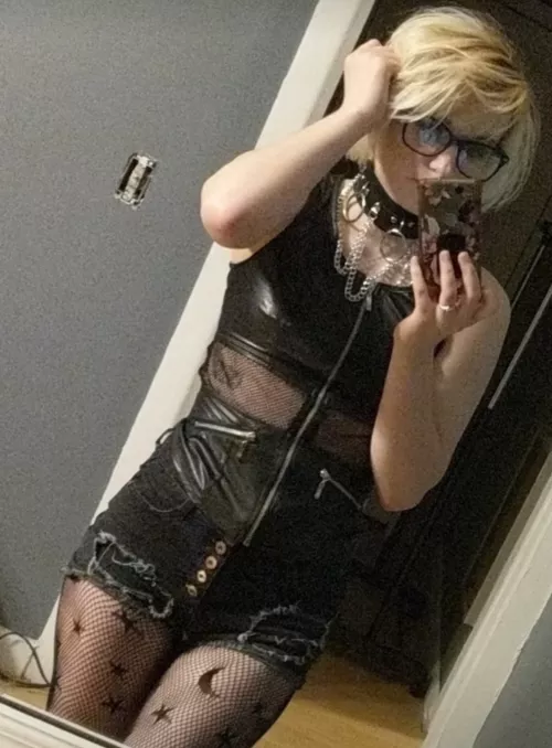 23 π€ 115lbs π€ 5'3 π€ switch π€ kinky π€ piercings π€ squirter π€