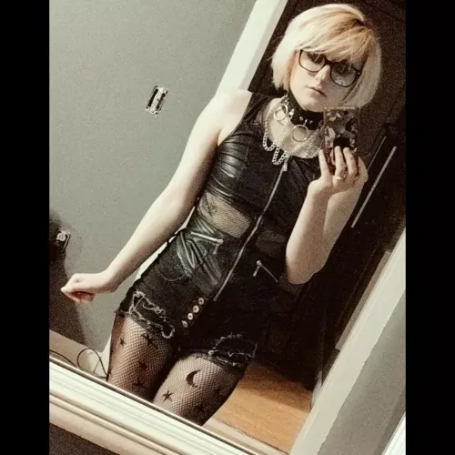 23 π€ 115lbs π€ 5'3 π€ switch π€ kinky π€ piercings π€ squirter π€