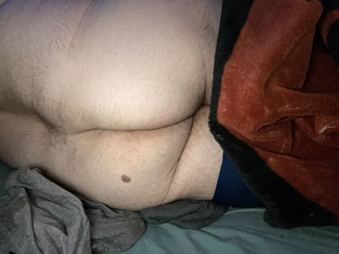 23, DMs are open 😊😊🍑