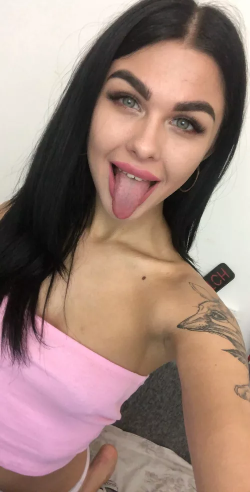 23 F Looking for someone to play with π