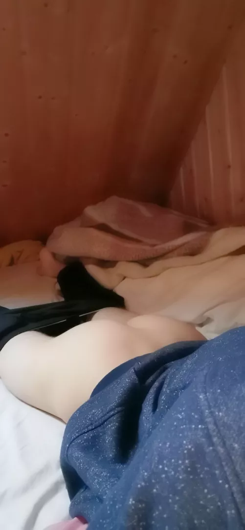 [23] It just got a little bit too hot for me, so I had to take off some clothes 👀