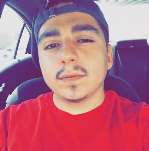 23 m hispanic cub here , new to group ! 50 likes and ill show my uncut hung 😛