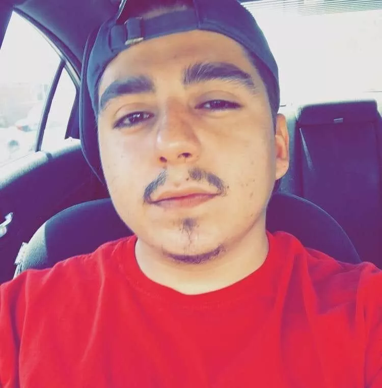 23 m hispanic cub here , new to group ! 50 likes and ill show my uncut hung 😛