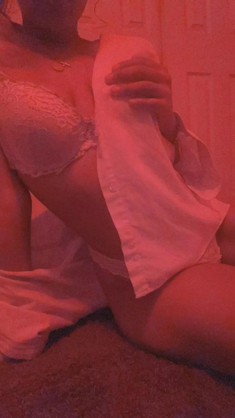 23 [Selling] [I verify]Currently available▫️Sessions▫️vidcalls▫️sext▫️pics▫️JOI ▫️rates 📸ronirae96