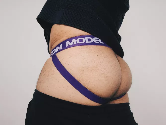 [24] Caught you looking 😏 come touch it