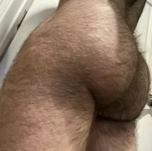 24 in shape with a big tight furry bubble butt. š Iām horny as hell, DM me