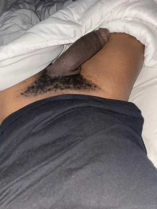 24 | Wish I had a hung sexy dad or bro to chill and beat our dicks together.💦