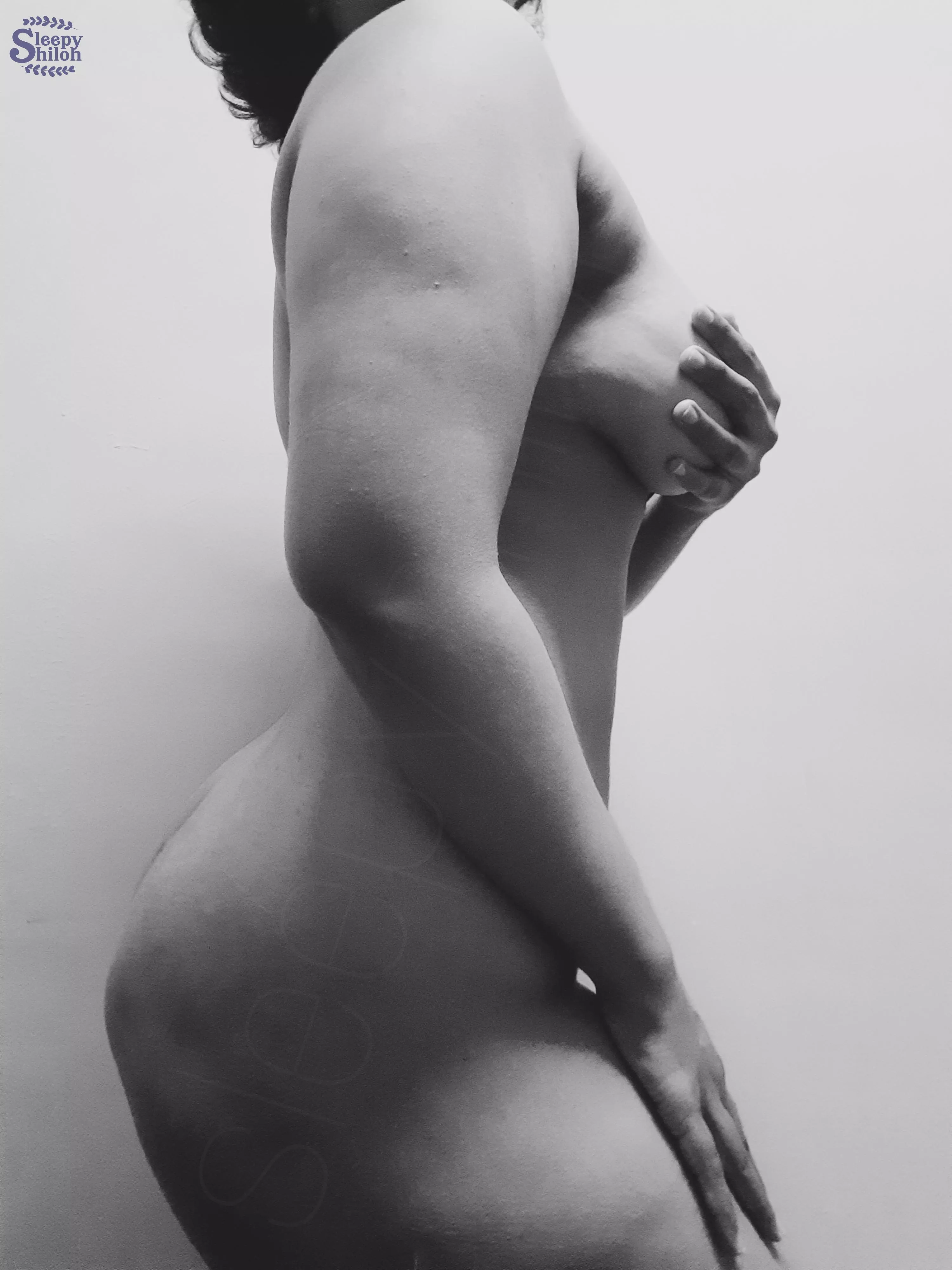 [24F] Wrap your arms around my waist and nuzzle my neck 🥰