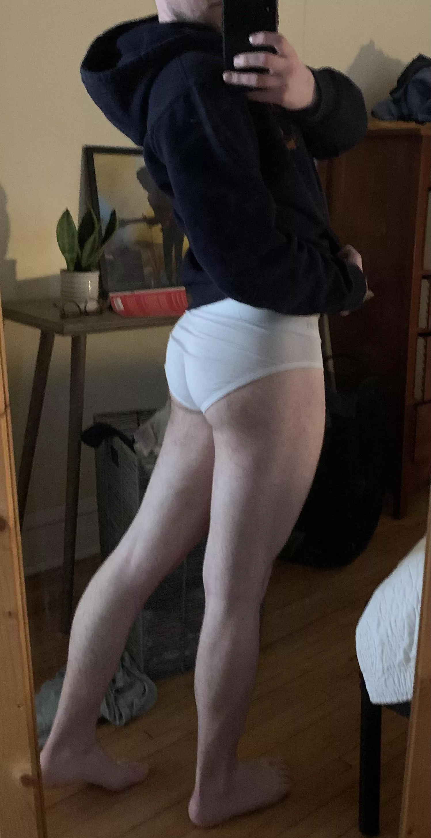 [24M] Worst part of my day is when I have to put on pants 😔