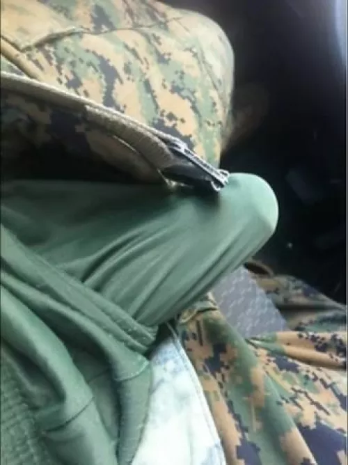 24yo horny marine here DM me guy's
