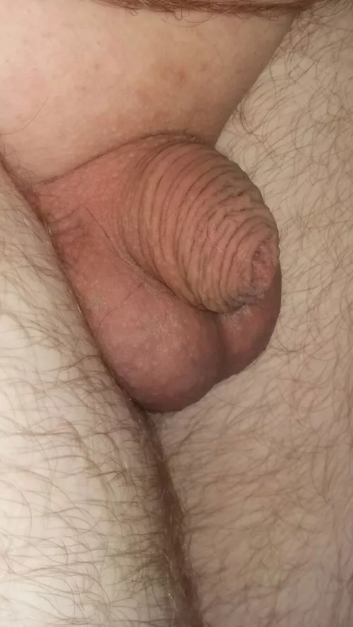 [25] Anyone here like small guys? 😏