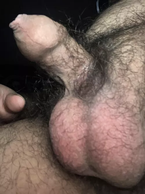 [25] love when my balls sag so I can play with them