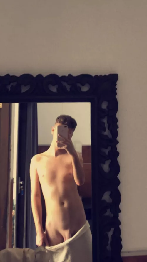 25 UK. Kinda about to cum if anyone wants to watch lol. My ig is in the comments below π