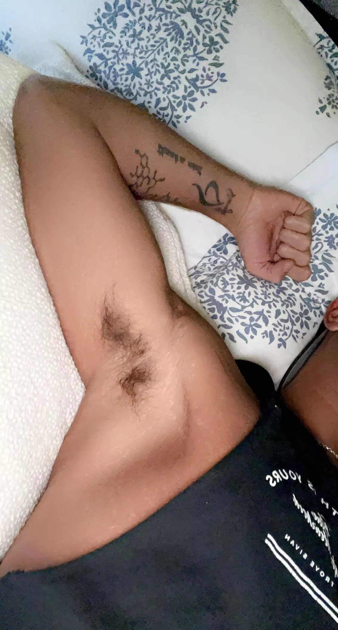 25 US, wanna sniff bro?