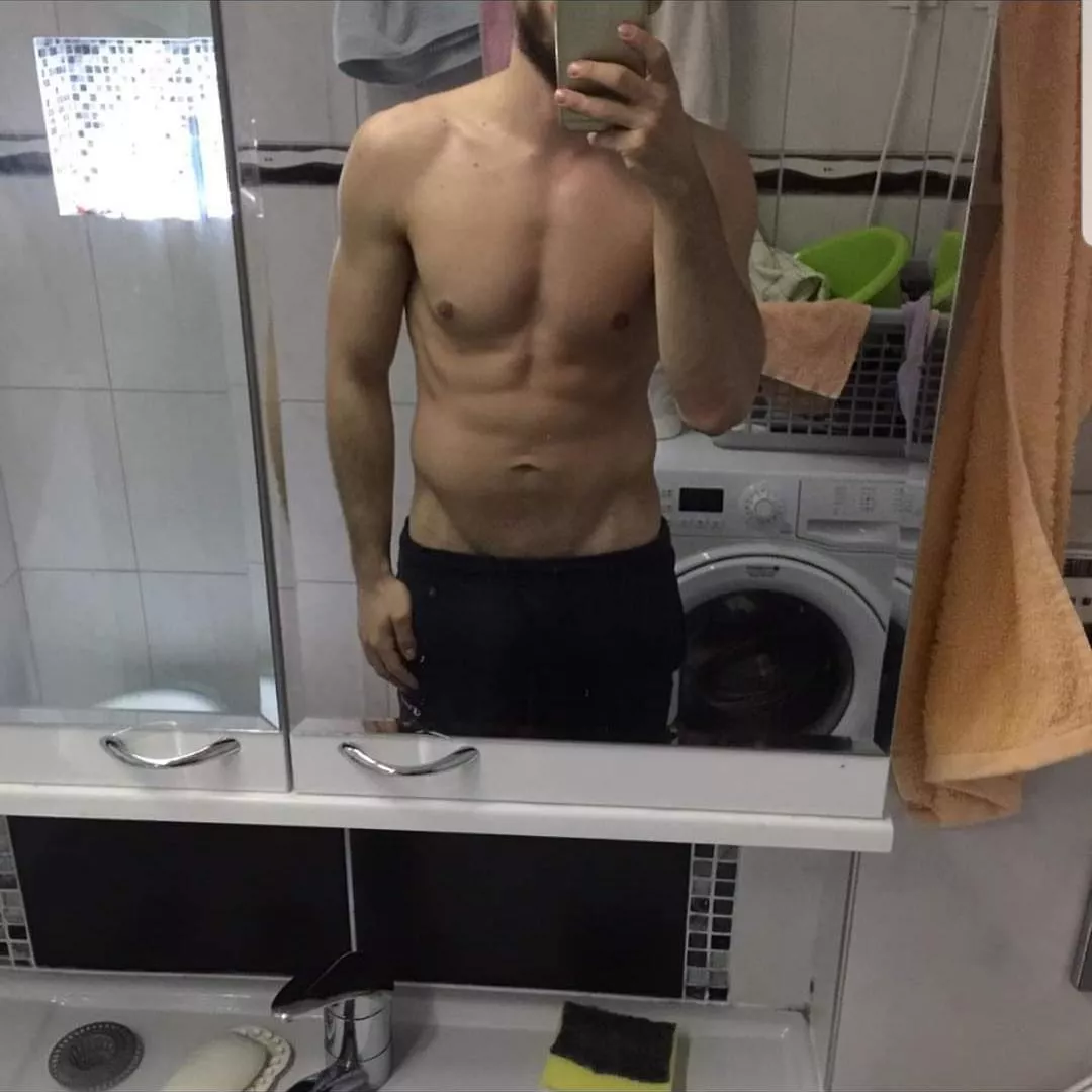 25[m] Anyone down to workout? 🥵🥵🤭🤭