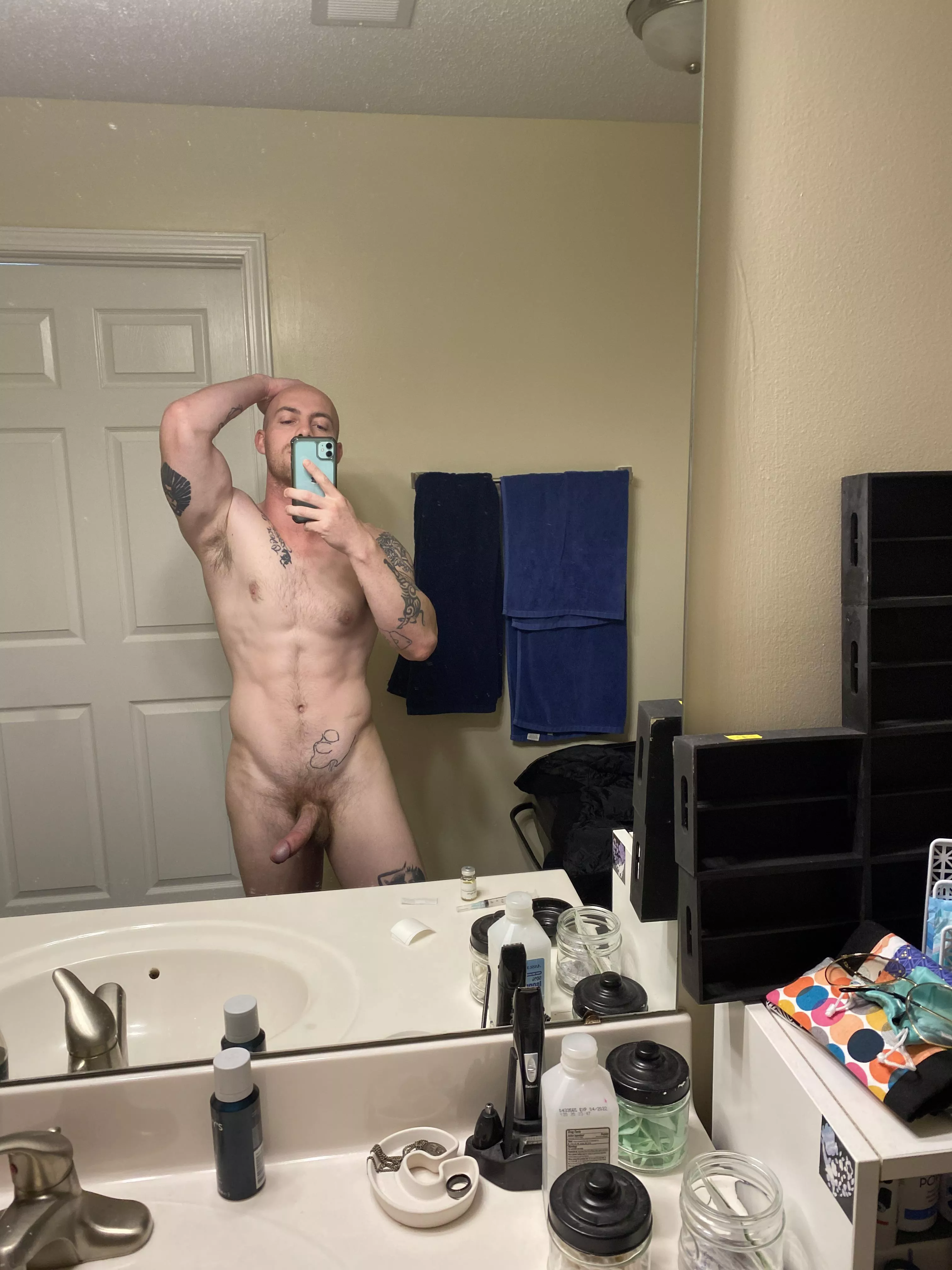 26 (M). DMs open 😘